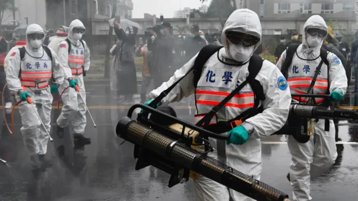 Las vacunas de primera generación han sido fundamentales para mitigar los efectos de la pandemia, reduciendo significativamente la gravedad de la enfermedad. Crédito: WESTOCK PRODUCTIONS | Shutterstock