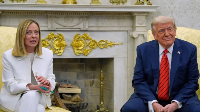 La primera ministra de Italia criticó los aranceles de Trump, pero quiere tener buena relación con Washington. Crédito: AP Photo/Alex Brandon | AP
