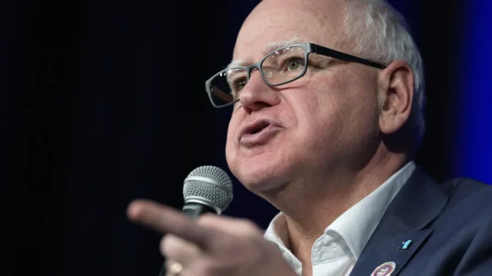 Desde el mes pasado, Tim Walz no ha dejado de conceder entrevistas hablando de su derrota en las elecciones presidenciales. Crédito: Matthew Putney | AP