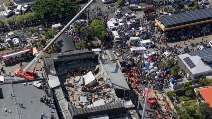 Al menos 145 personas habían sido rescatadas con vida el martes. Crédito: Eddy Vittini | AP